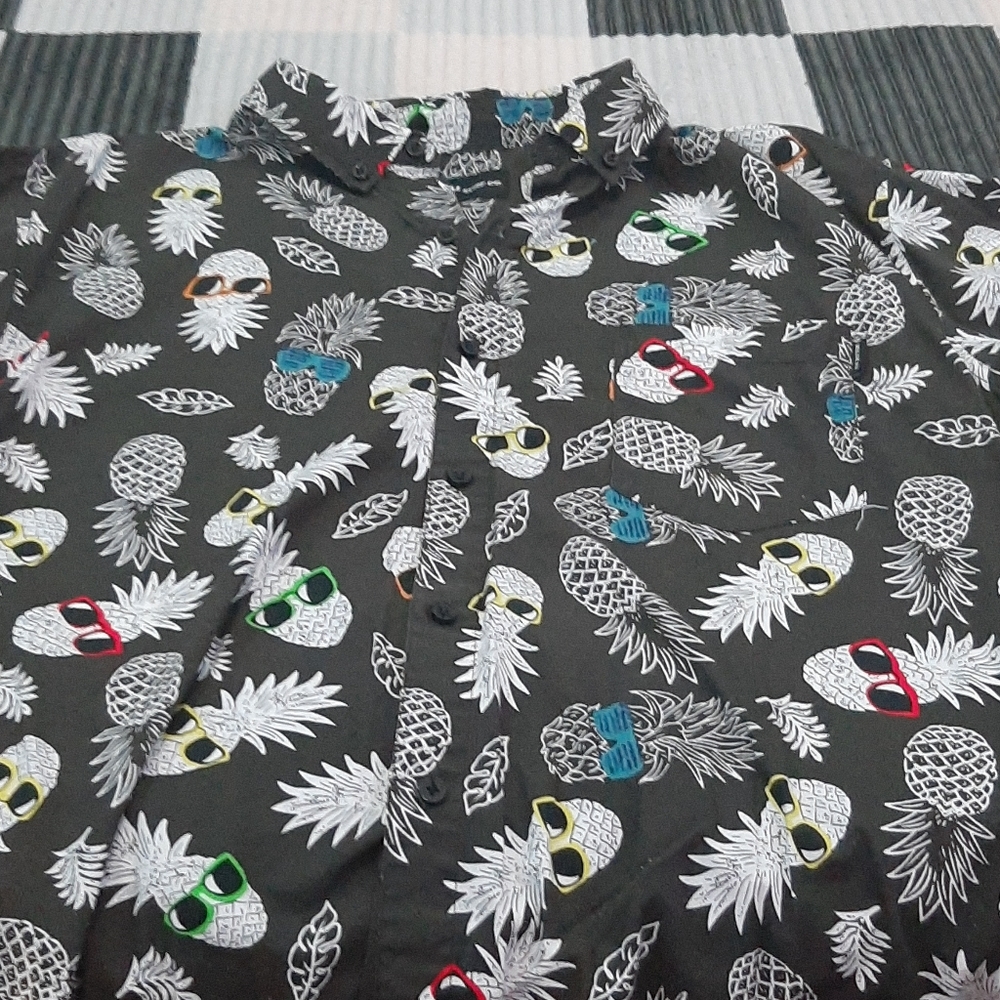 Pineapple black shirt.